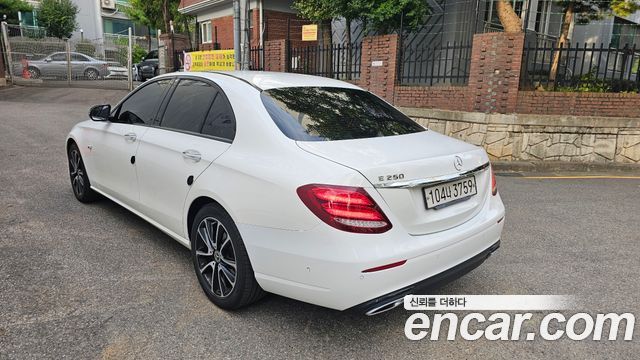 Mercedes-Benz E-Class 2020 — photo 6