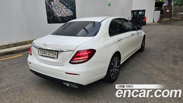 Mercedes-Benz E-Class 2020 — photo 8