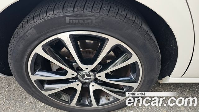 Mercedes-Benz E-Class 2020 — photo 9