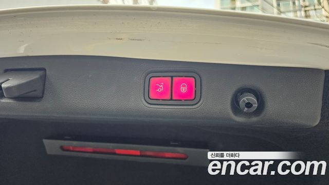 Mercedes-Benz E-Class 2020 — photo 10