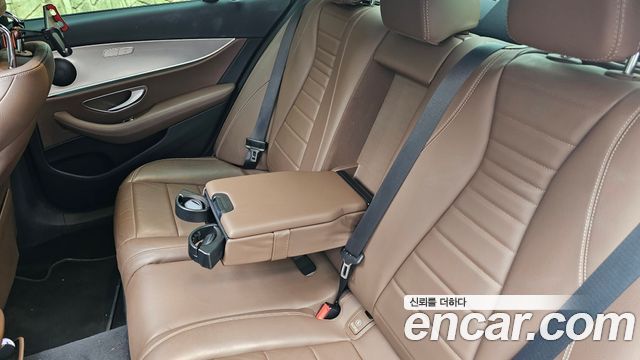 Mercedes-Benz E-Class 2020 — photo 11