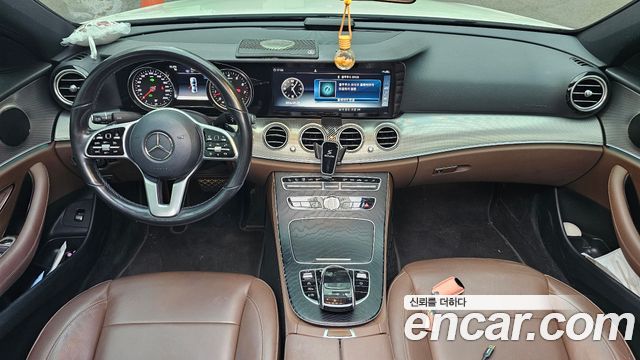 Mercedes-Benz E-Class 2020 — photo 13
