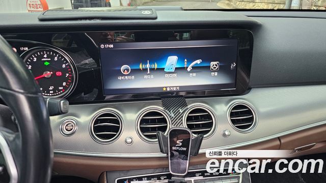 Mercedes-Benz E-Class 2020 — photo 14