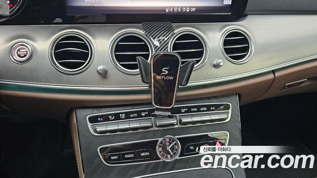 Mercedes-Benz E-Class 2020 — photo 16