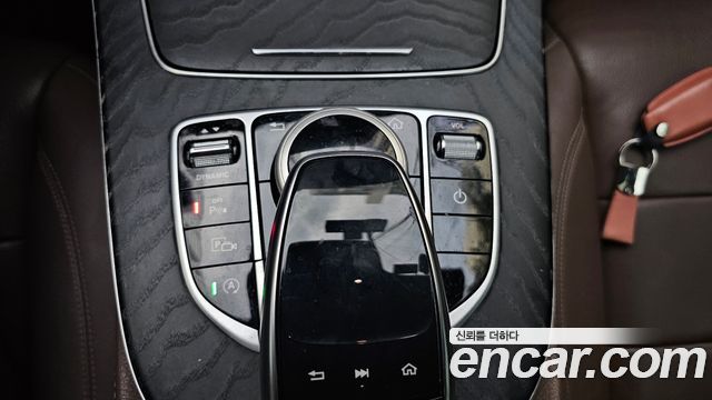 Mercedes-Benz E-Class 2020 — photo 17