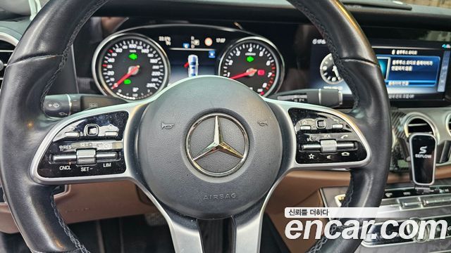 Mercedes-Benz E-Class 2020 — photo 18