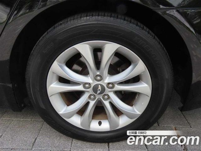 Hyundai Genesis 2013 — photo 17