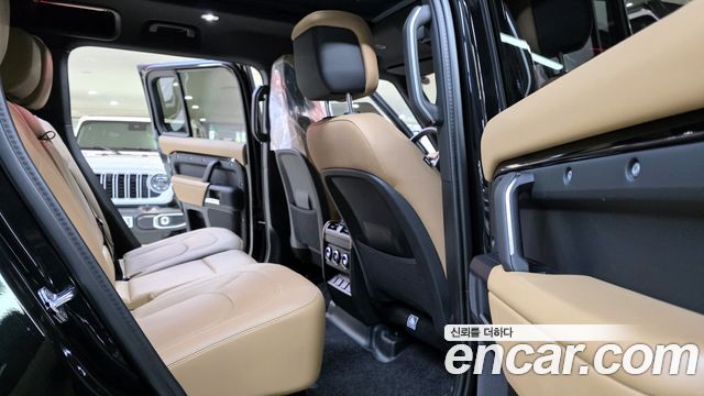 Land Rover Defender 2026 — photo 11