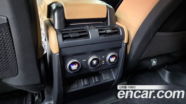 Land Rover Defender 2026 — photo 18