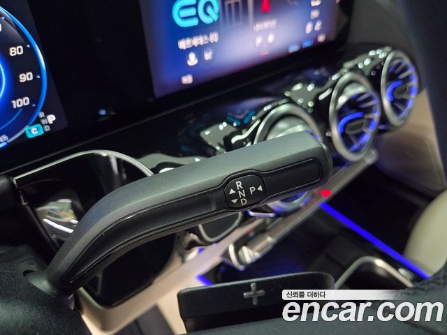 Mercedes-Benz EQA 2026 — photo 9