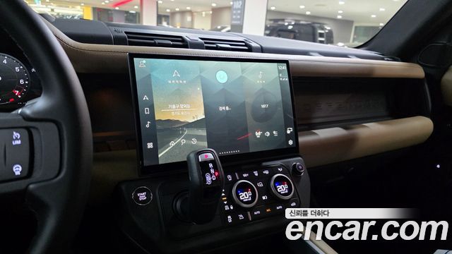 Land Rover Defender 2026 — photo 14