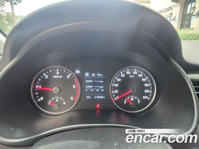 Kia Stonic 2018 — photo 8