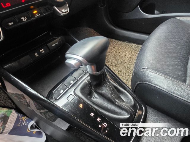 Kia Stonic 2018 — photo 9