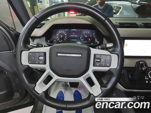 Land Rover Defender 2020 — photo 8