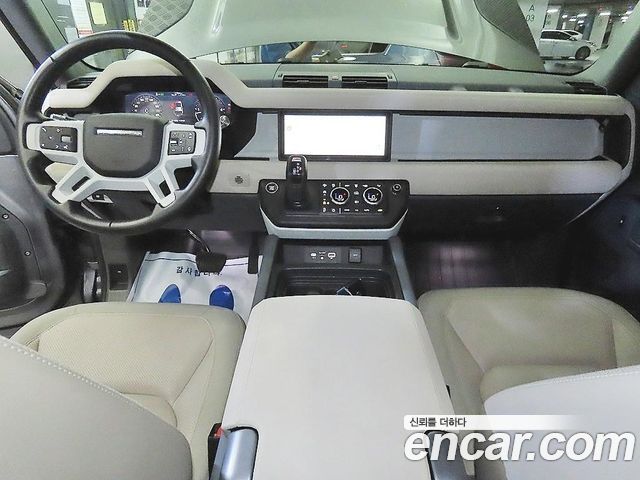 Land Rover Defender 2020 — photo 10