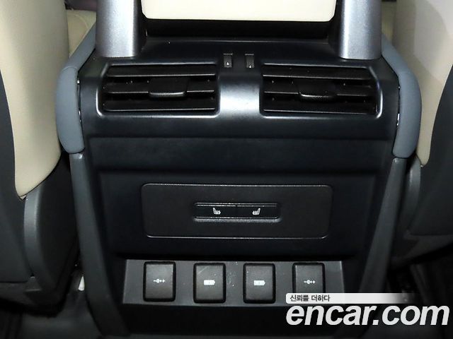Land Rover Defender 2020 — photo 13