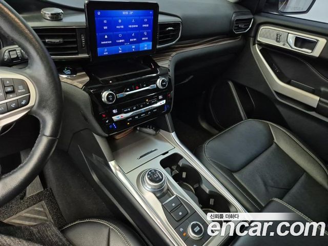 Ford Explorer 2021 — photo 10