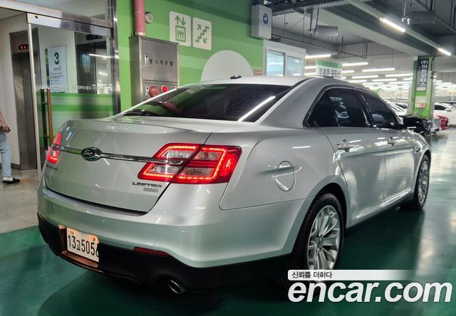 Ford Taurus 2014 — photo 2