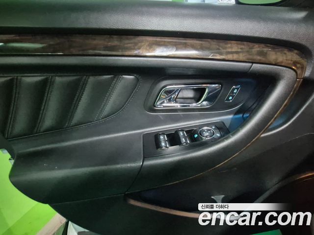 Ford Taurus 2014 — photo 18