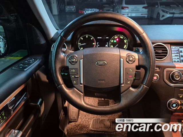 Land Rover Discovery 2014 — photo 8
