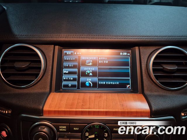 Land Rover Discovery 2014 — photo 12