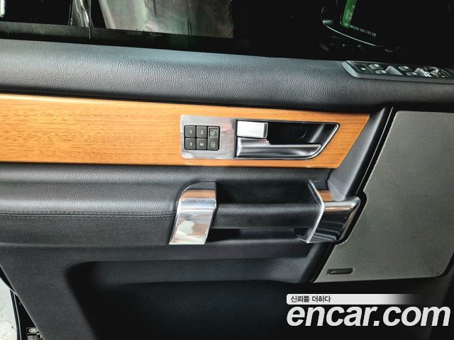 Land Rover Discovery 2014 — photo 14