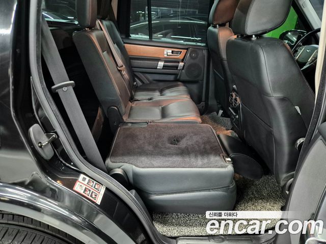 Land Rover Discovery 2014 — photo 16