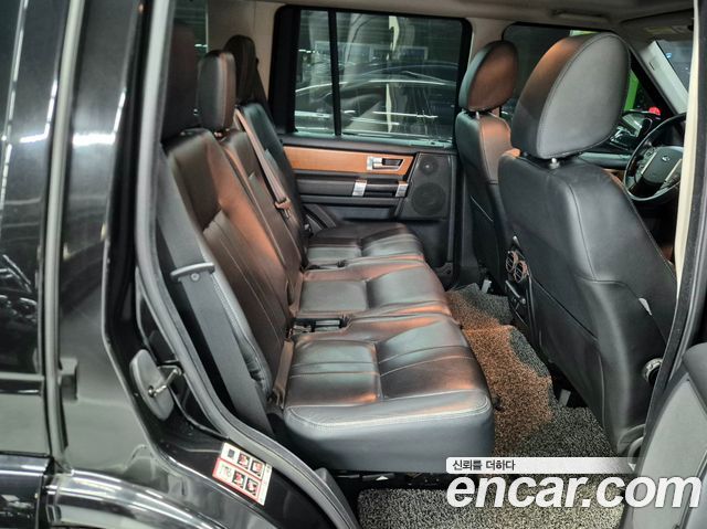 Land Rover Discovery 2014 — photo 17