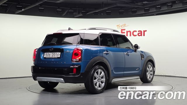 Mini Countryman 2018 — photo 2