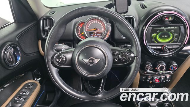 Mini Countryman 2018 — photo 13