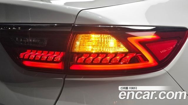 Kia K7 2019 — photo 9
