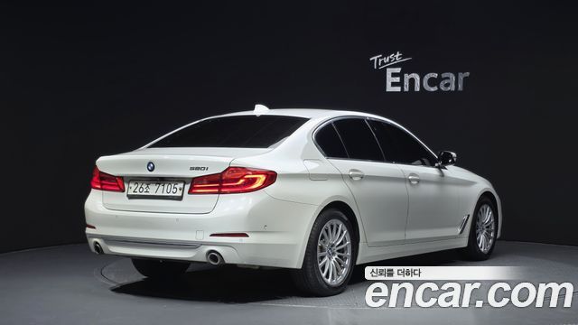 BMW 5-Series 2019 — photo 2