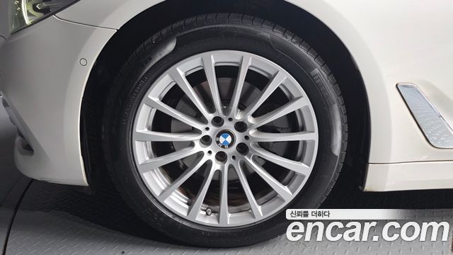 BMW 5-Series 2019 — photo 5