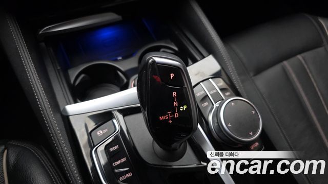 BMW 5-Series 2019 — photo 12