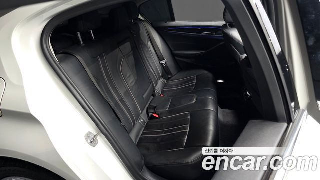 BMW 5-Series 2019 — photo 18