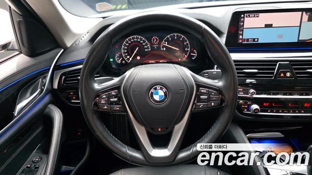 BMW 5-Series 2019 — photo 19
