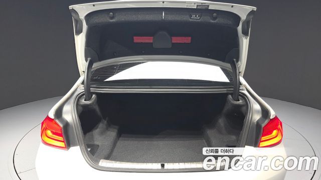 BMW 5-Series 2019 — photo 26