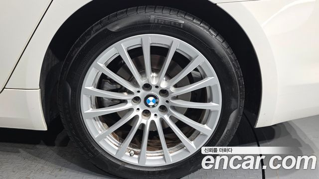 BMW 5-Series 2019 — photo 7