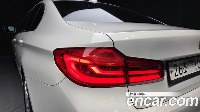 BMW 5-Series 2019 — photo 9