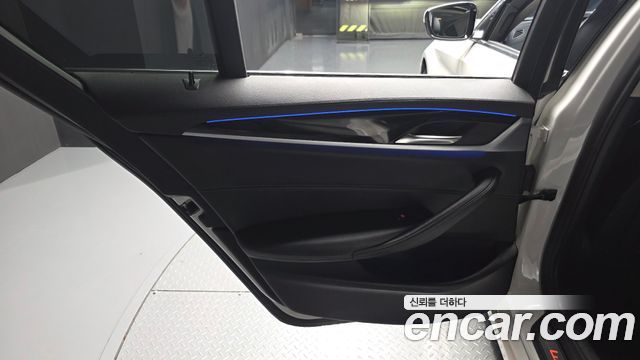 BMW 5-Series 2019 — photo 15