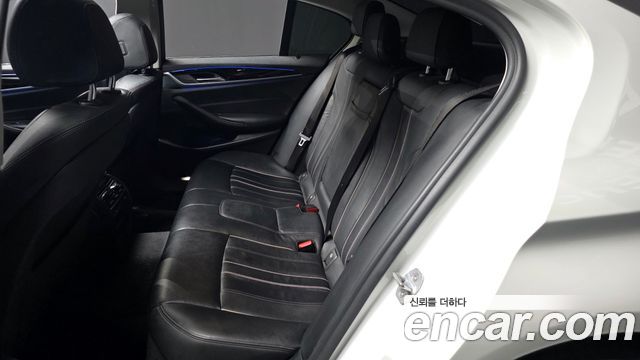 BMW 5-Series 2019 — photo 16