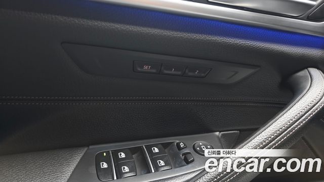 BMW 5-Series 2019 — photo 30