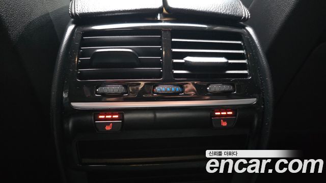 BMW 5-Series 2019 — photo 31