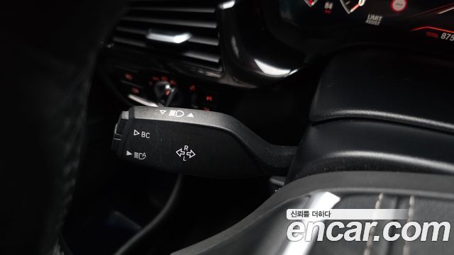 BMW 5-Series 2019 — photo 35