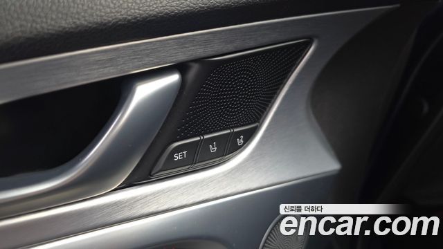 Genesis G70 2019 — photo 30