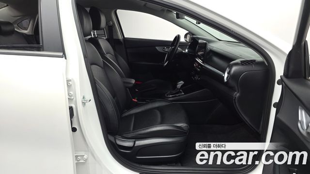 Kia K3 2022 — photo 17