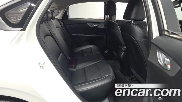 Kia K3 2022 — photo 18