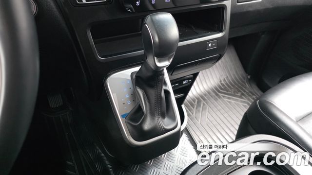 Hyundai Staria 2022 — photo 9