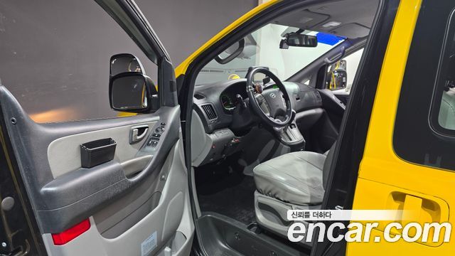Hyundai Starex 2013 — photo 10
