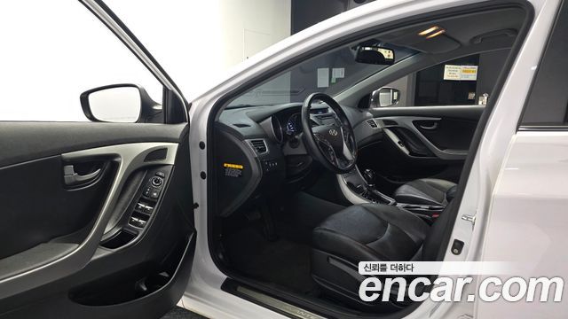Hyundai AVANTE 2015 — photo 13